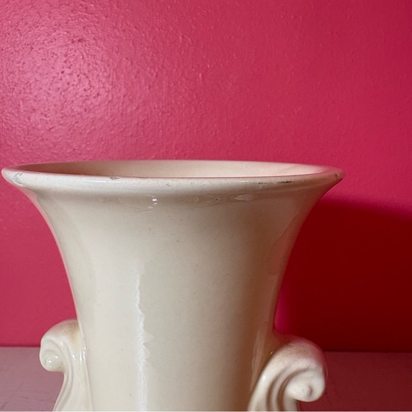 Vintage Classic Cream Vase with Elegant Handles Art Deco Mid-Century Modern Cute - Picture 5 of 8